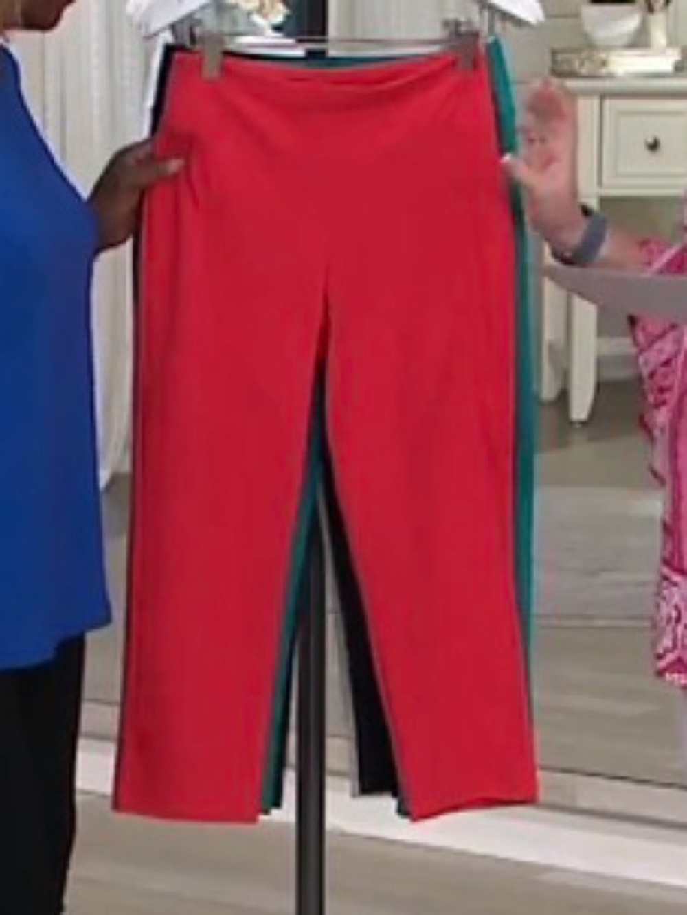 Women with Control Coral Regular Cropped Pants